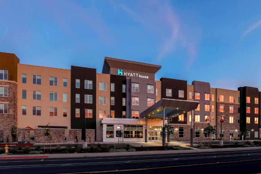 Hyatt House Davis - main image