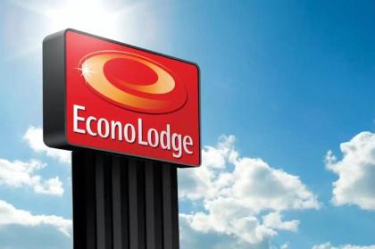 Econo Lodge Inn & Suites - image 2