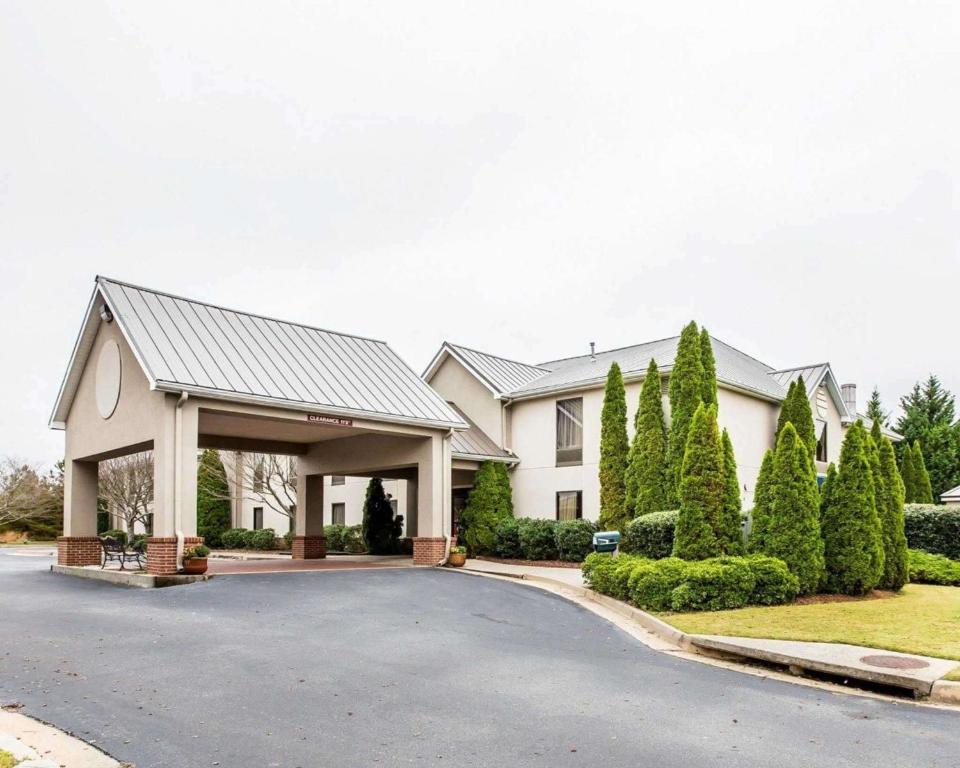 Quality Inn & Suites Dawsonville - main image