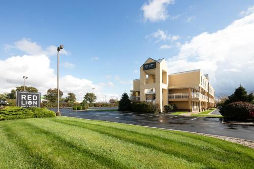 Red Lion Inn & Suites Dayton Airport - main image