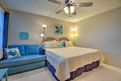 Beachfront Condo Walk to Pier and Dining! - image 15