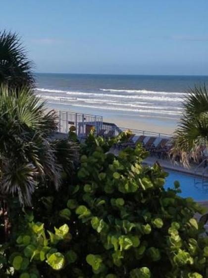 Beachfront Vacaton Club and Resort Suites in Daytona Beach - image 10