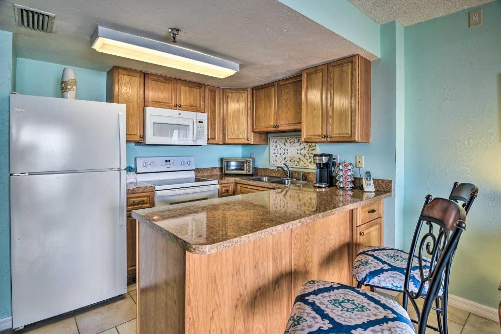 Ocean-View Condo with Balcony on Daytona Beach! - image 4