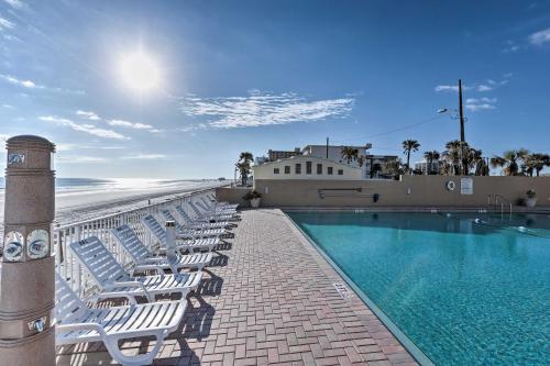 Oceanfront Daytona Beach Club Studio with Pool Access - image 3