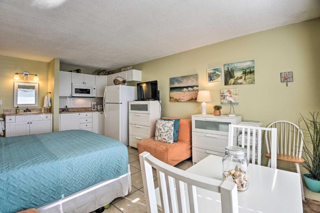 Waterfront Daytona Beach Studio with Pool Access - image 7