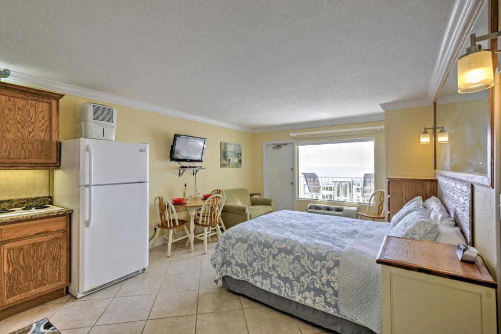 Daytona Beach Studio with Oceanfront Balcony and Pool! - main image