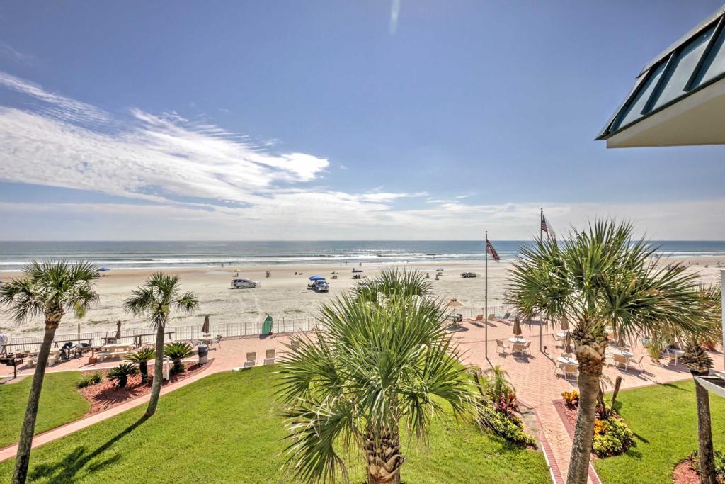 Daytona Beach Studio with Oceanfront Balcony and Pool! - image 5