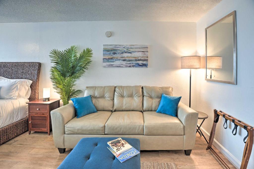 Cozy Studio on Daytona Beach with Pool Access! - image 4