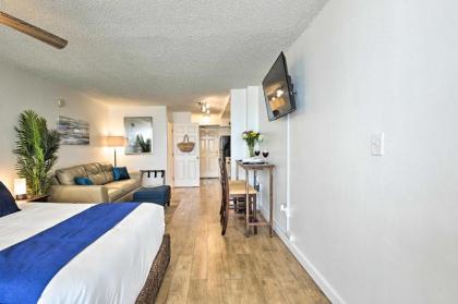 Cozy Studio on Daytona Beach with Pool Access! - image 9