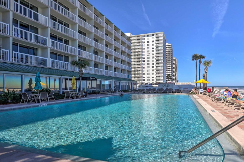 Daytona Beach Resort Studio with Ocean View! - image 2