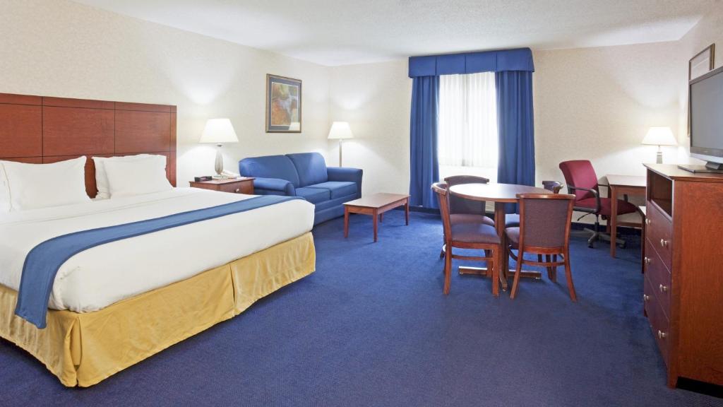 Holiday Inn Express Deforest an IHG Hotel - image 7