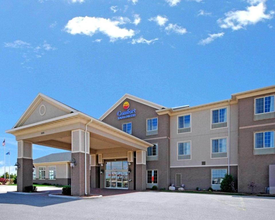 Comfort Inn & Suites DeForest - main image