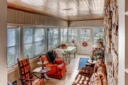 Historic Home with Sunroom - 5 Mi to Lambeau Field! - image 7