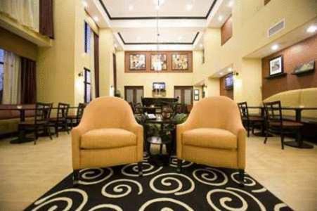 Hampton Inn & Suites Dallas-DeSoto - image 2