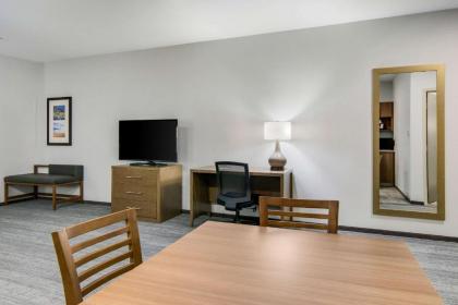 Comfort Suites DeSoto Dallas South - image 12