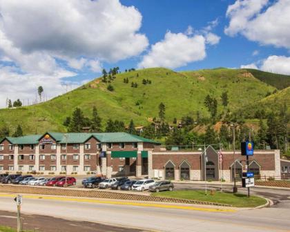 Comfort Inn & Suites Hotel in the Black Hills - image 1