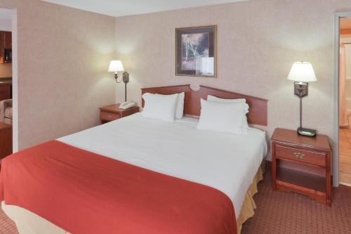 Holiday Inn Express Hotel & Suites Deadwood-Gold Dust Casino an IHG Hotel - image 3