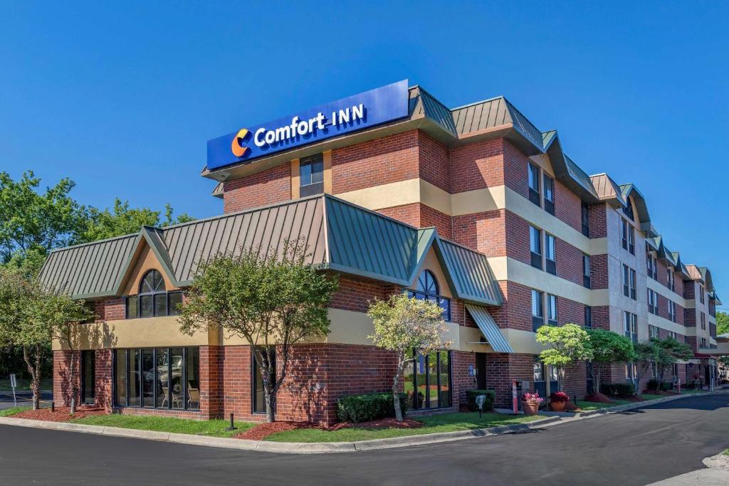 Comfort Inn Near Greenfield Village - main image