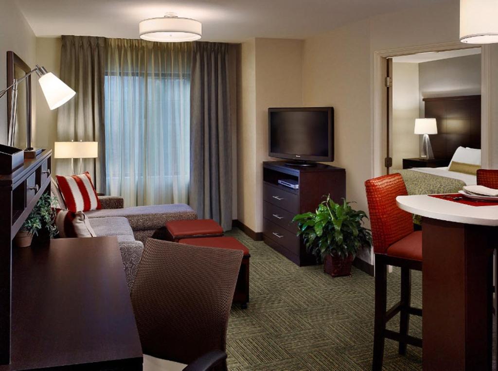 Staybridge Suites Dearborn an IHG Hotel - image 5