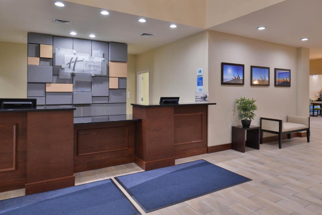 Holiday Inn Express & Suites Dearborn SW - Detroit Area an IHG Hotel - main image