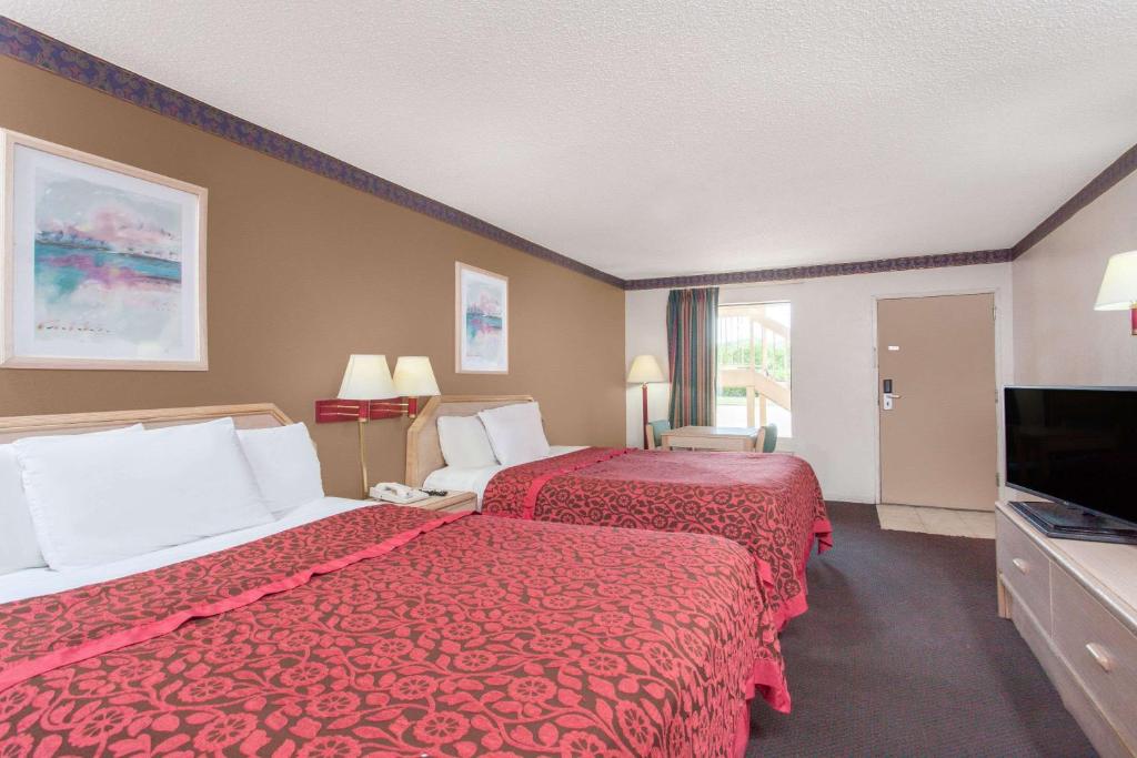 Days Inn by Wyndham Decatur Priceville I-65 Exit 334 - image 5