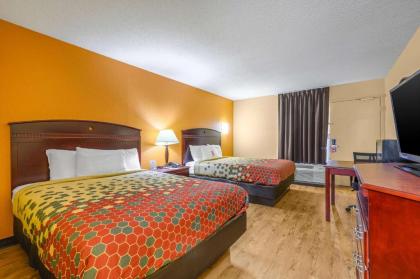 Econo Lodge - image 10