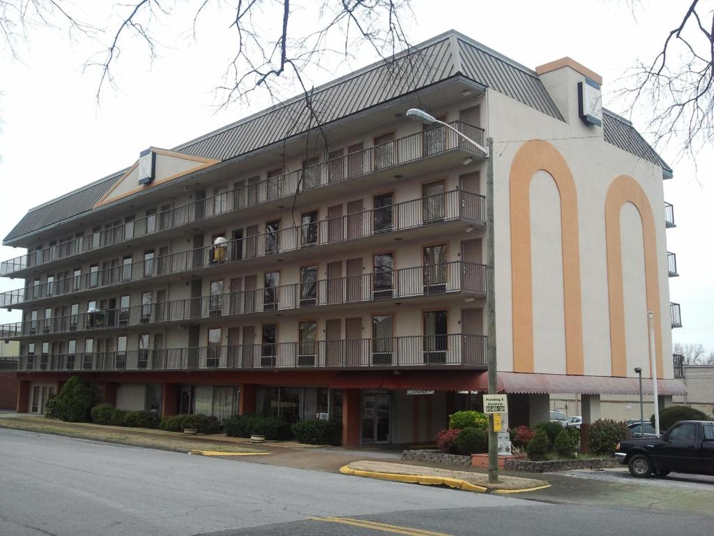 Studio 9 Inn & Suites - main image