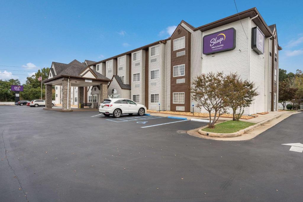 Sleep Inn & Suites - image 3