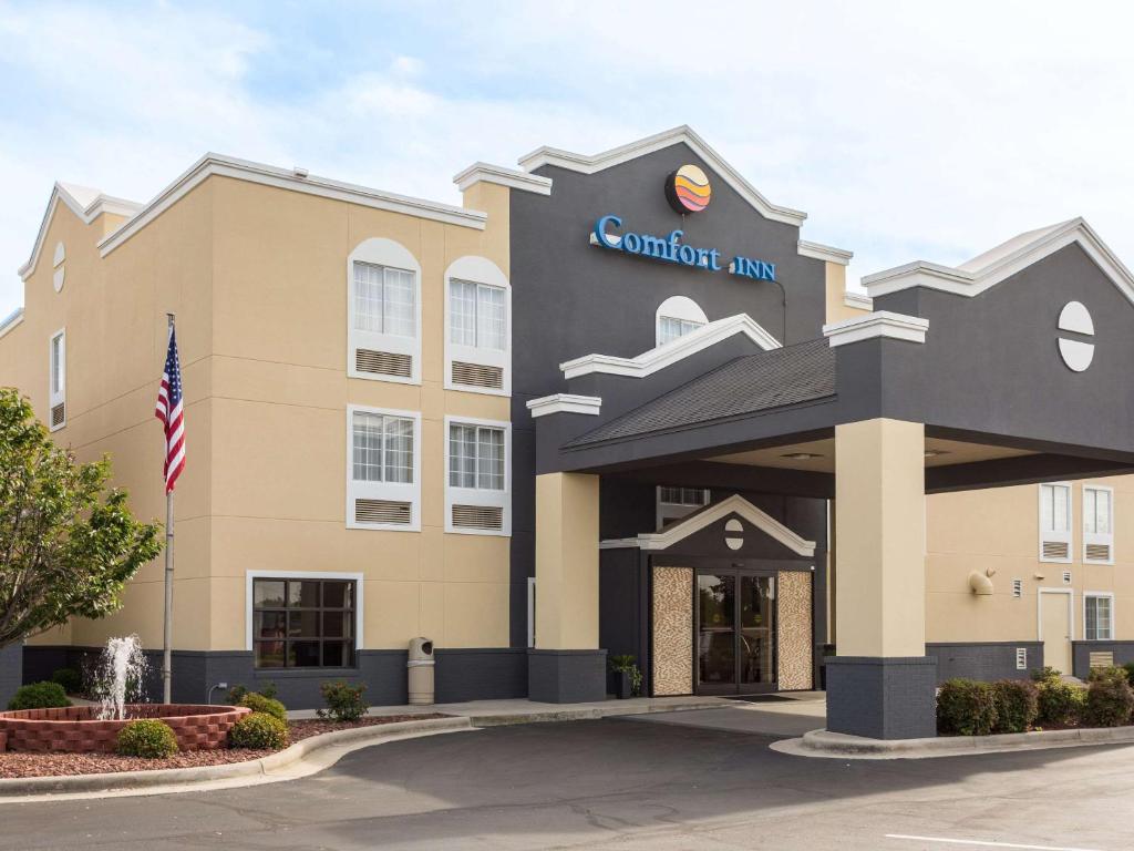 Comfort Inn Decatur Priceville - main image