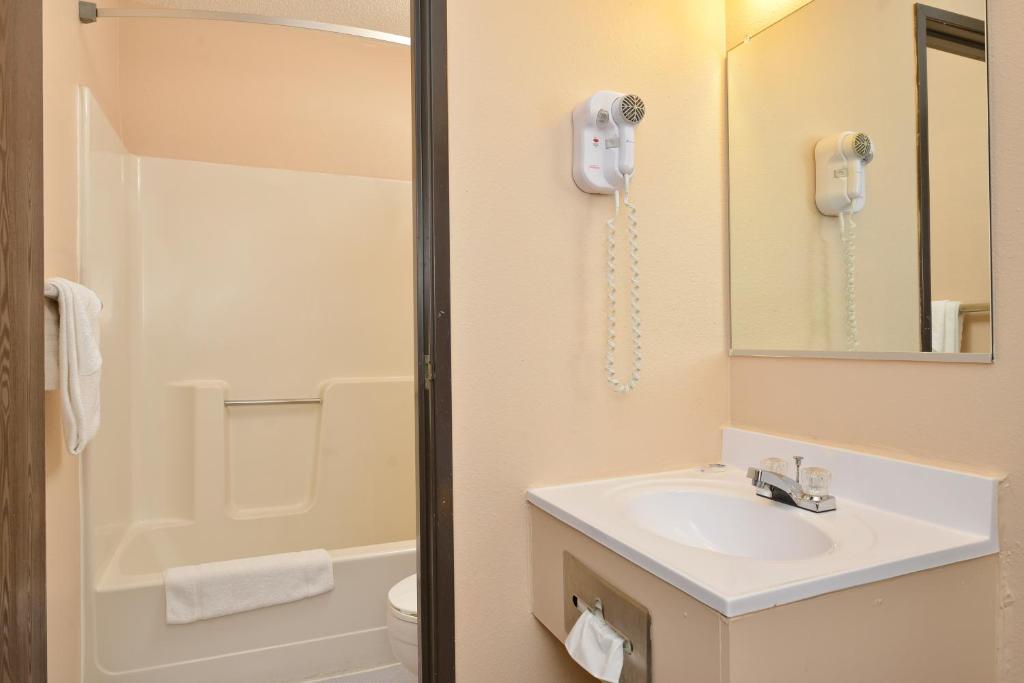 Americas Best Value Inn Decatur - image 6