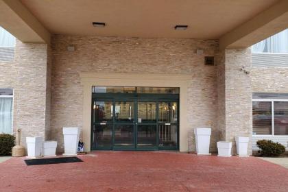 Comfort Inn & Suites Decatur-Forsyth - image 1