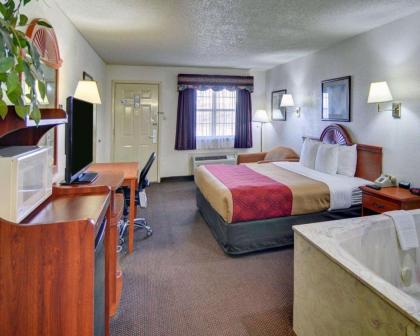 Econo Lodge Decatur - image 9