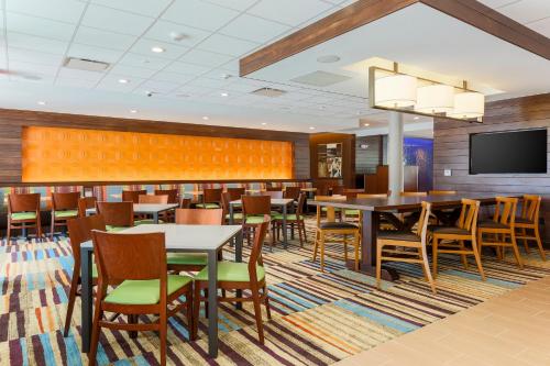 Fairfield Inn & Suites by Marriott Decatur at Decatur Conference Center - image 7