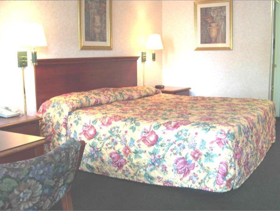 America's Best Inn & Suites - Decatur - image 3