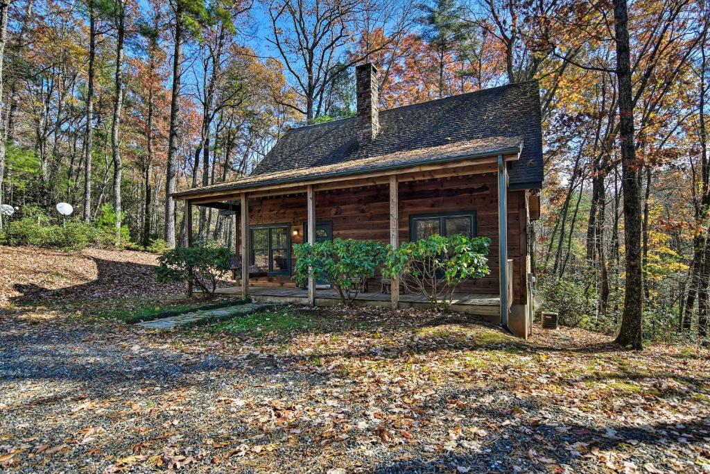 Woodland Cabin with Hot Tub and Deck 11 Mi to Boone! - main image