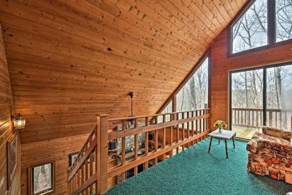 Days Mountain Retreat with Pool Access and Pool Table! - image 10