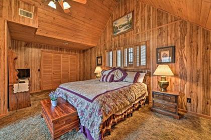 Days Mountain Retreat with Pool Access and Pool Table! - image 14