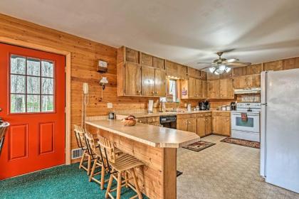 Days Mountain Retreat with Pool Access and Pool Table! - image 2