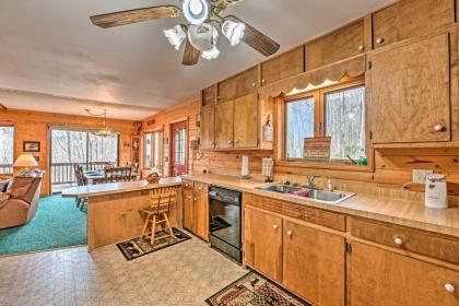 Days Mountain Retreat with Pool Access and Pool Table! - image 8