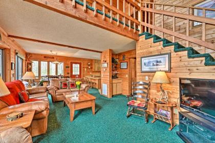 Days Mountain Retreat with Pool Access and Pool Table! - image 9