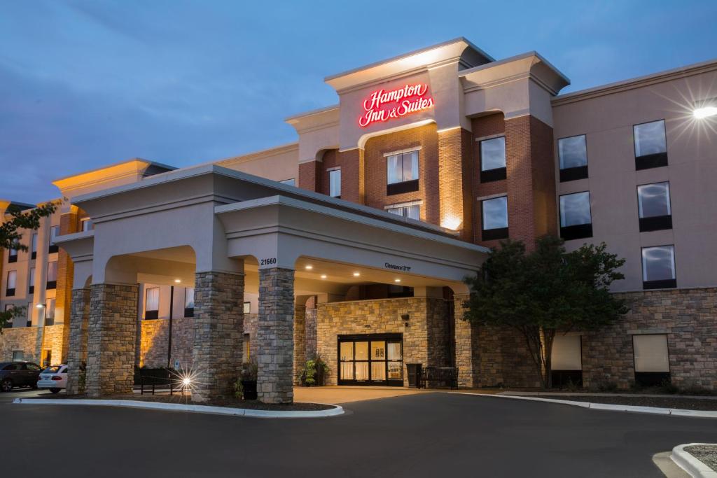 Hampton Inn & Suites Chicago Deer Park - main image