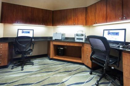 Hampton Inn & Suites Chicago Deer Park - image 9