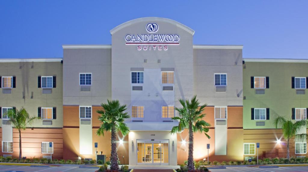 Candlewood Suites Deer Park an IHG Hotel - image 2