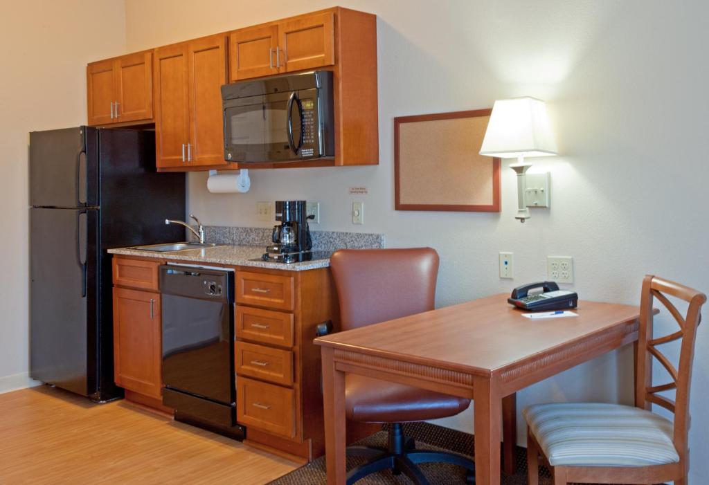 Candlewood Suites Deer Park an IHG Hotel - image 3