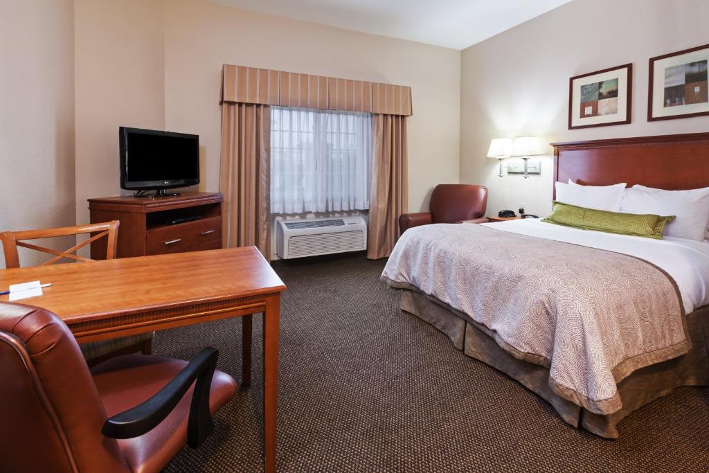 Candlewood Suites Deer Park an IHG Hotel - image 5