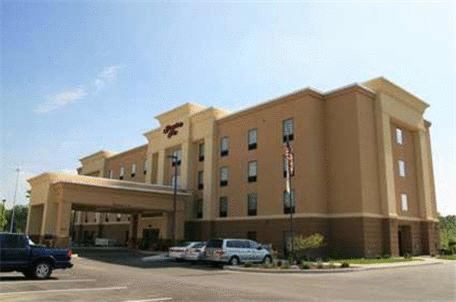 Hampton Inn Defiance - main image