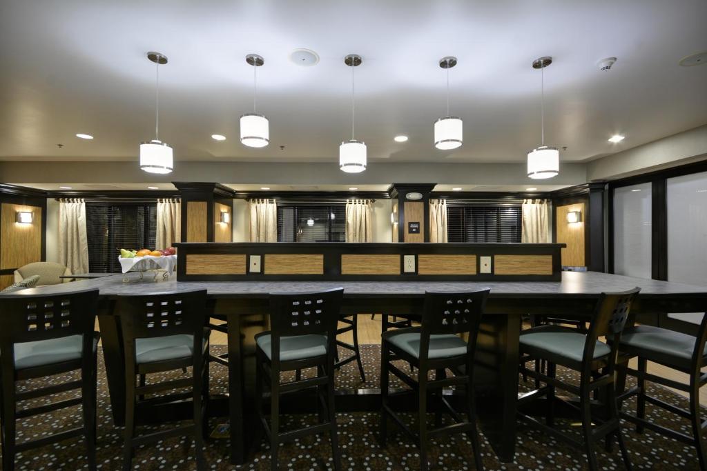 Hampton Inn Defiance - image 7