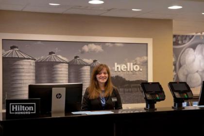 Hampton Inn Dekalb - Near the University - image 4