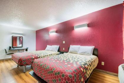 Econo Lodge - image 13