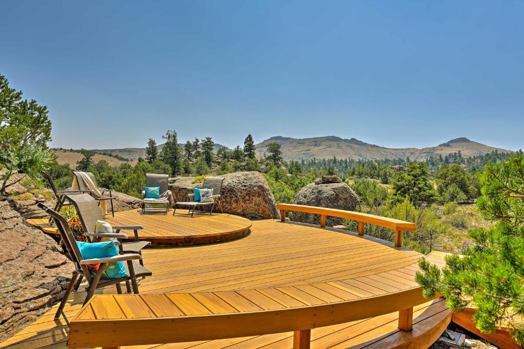 Del Norte Home on 50 Private Acres with 2-Level Deck - main image